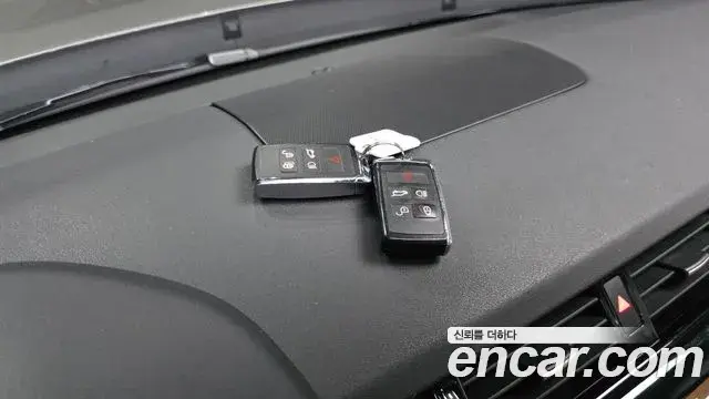 Land Rover Discovery 5 2018 — ფოტო 1/36