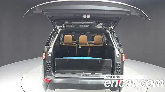 Land Rover Discovery 5 2018 — ფოტო 5/36