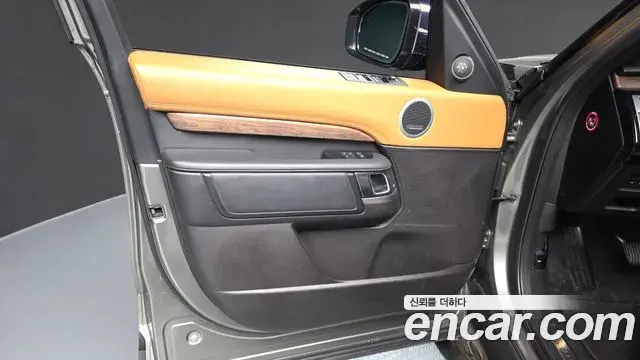 Land Rover Discovery 5 2018 — ფოტო 27/36