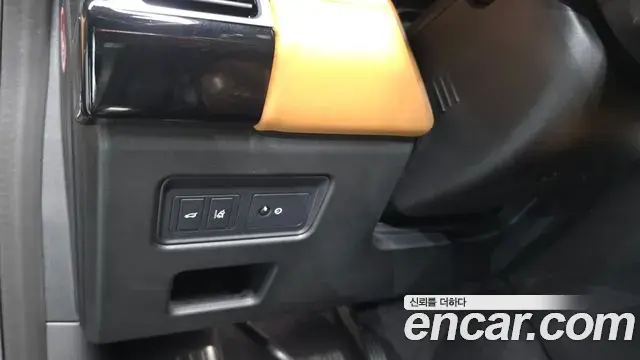 Land Rover Discovery 5 2018 — ფოტო 18/36