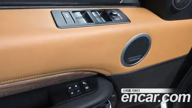 Land Rover Discovery 5 2018 — ფოტო 16/36