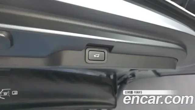 Land Rover Discovery 5 2018 — ფოტო 23/36
