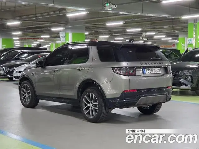 Land Rover Discovery Sport 2024 — Photo 12/20