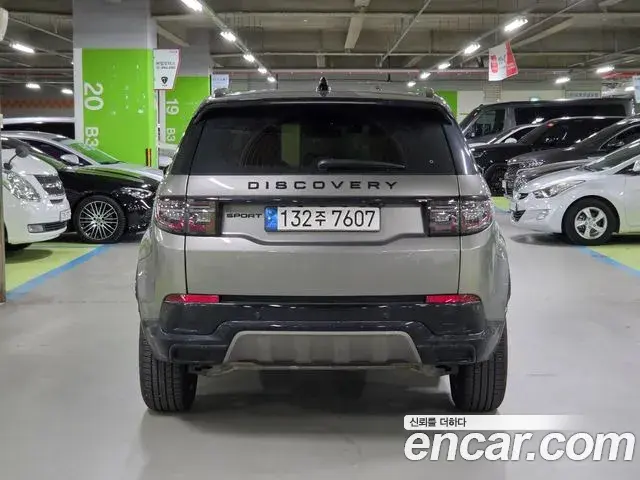 Land Rover Discovery Sport 2024 — Photo 16/20