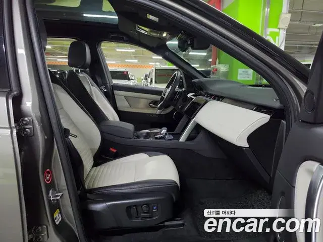 Land Rover Discovery Sport 2024 — Photo 7/20