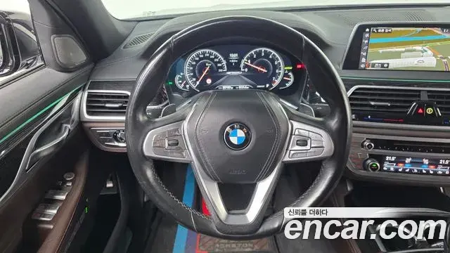 BMW 7 Series 2018 — Фото 13/20