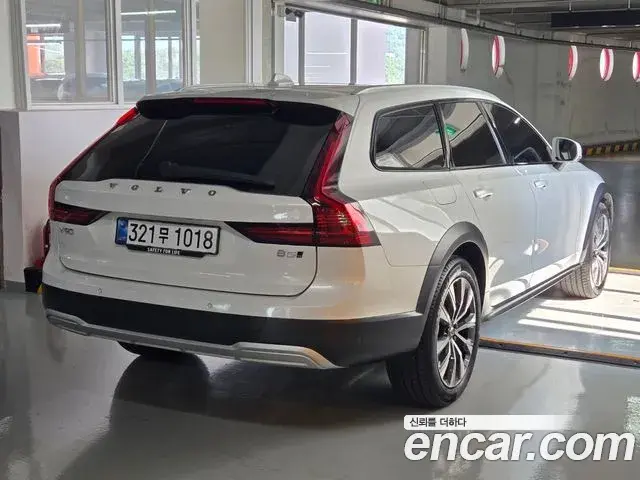 Volvo V90 Cross Country 2025 — Photo 11/16