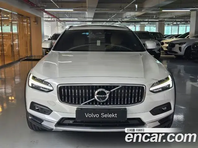 Volvo V90 Cross Country 2025 — Photo 3/16