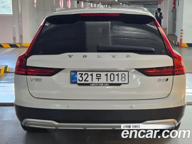 Volvo V90 Cross Country 2025 — Photo 16/16