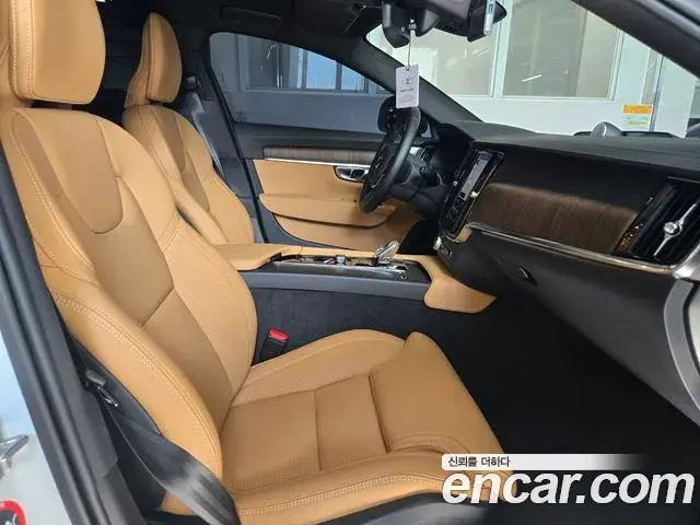 Volvo V90 Cross Country 2025 — Photo 7/16