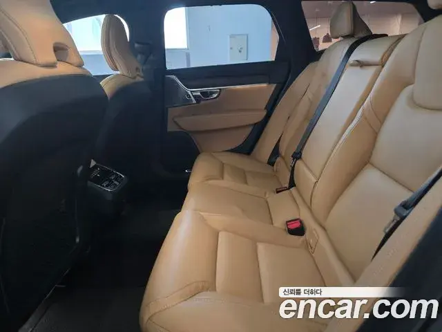 Volvo V90 Cross Country 2025 — Photo 8/16
