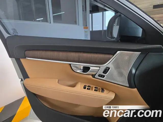 Volvo V90 Cross Country 2025 — Photo 12/16