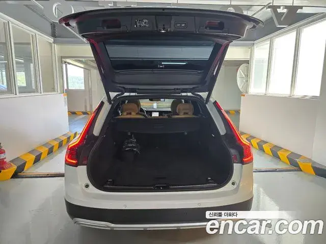 Volvo V90 Cross Country 2025 — Photo 13/16