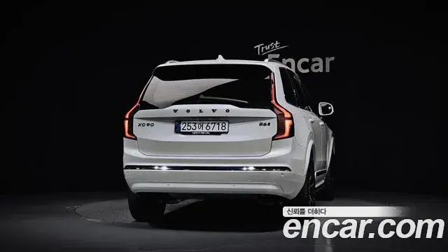 Volvo XC90 2026 — ფოტო 29/31