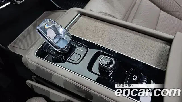 Volvo XC90 2026 — ფოტო 18/31