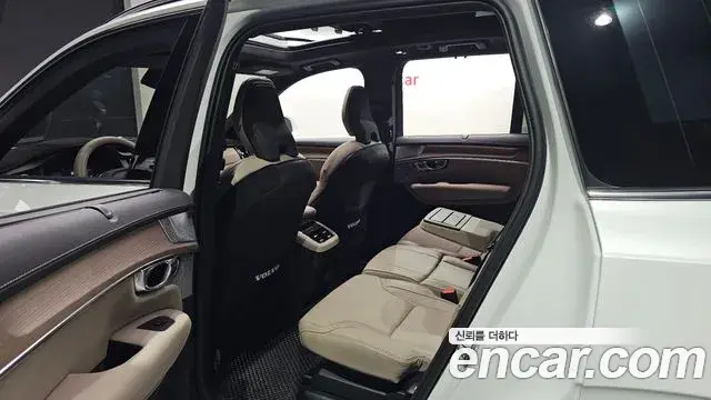 Volvo XC90 2026 — ფოტო 14/31