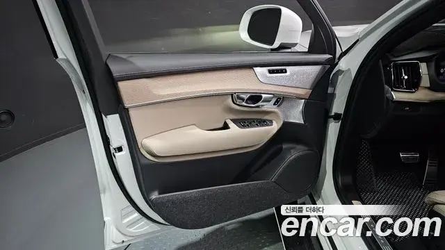 Volvo XC90 2026 — ფოტო 22/31