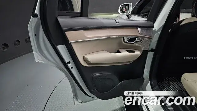 Volvo XC90 2026 — ფოტო 28/31