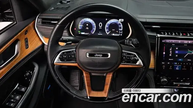 Jeep Grand Cherokee 2021 — Фото 13/20
