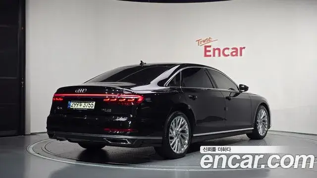 Audi A8 2021 — Фото 2/20