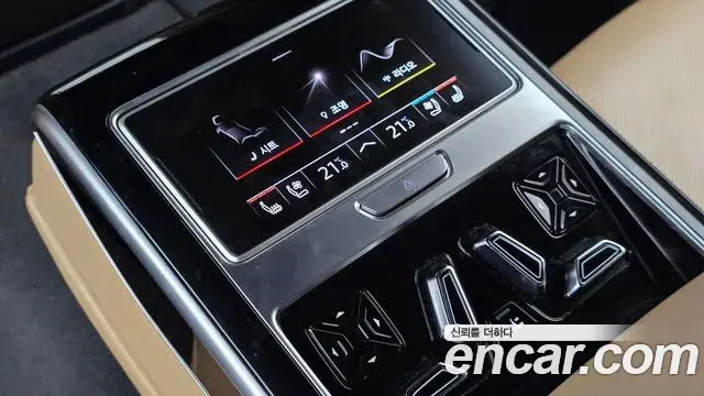 Audi A8 2021 — Фото 19/20