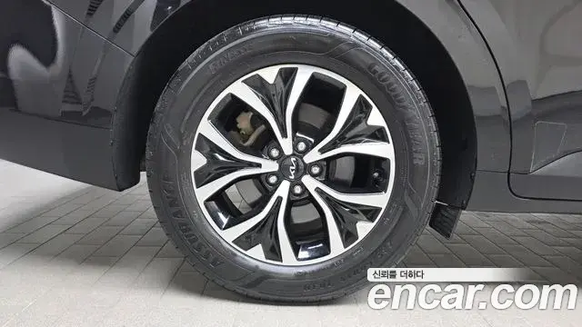 Kia Carnival 2023 — Фото 5/20