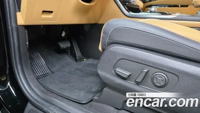 Kia Carnival 2023 — Фото 19/20