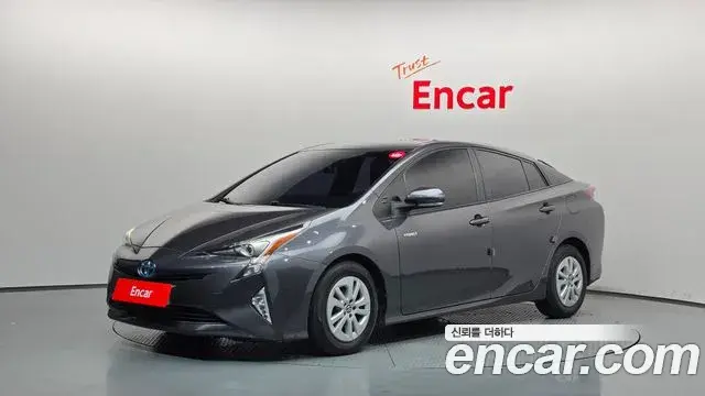 Toyota Prius 2018 — Şəkil 14/20