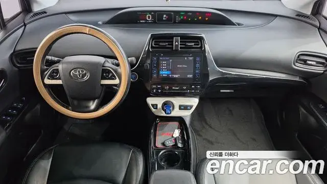 Toyota Prius 2018 — Şəkil 10/20