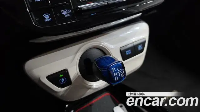Toyota Prius 2018 — Şəkil 19/20