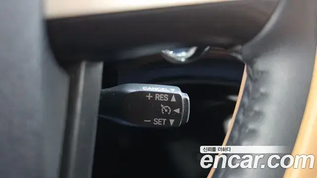 Toyota Prius 2018 — Şəkil 11/20