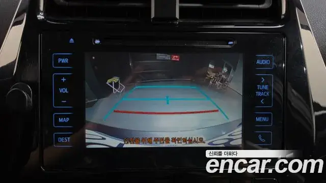 Toyota Prius 2018 — Şəkil 13/20