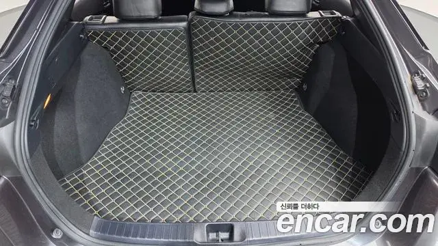 Toyota Prius 2018 — Şəkil 18/20
