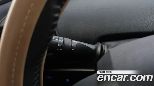 Toyota Prius 2018 — Şəkil 15/20