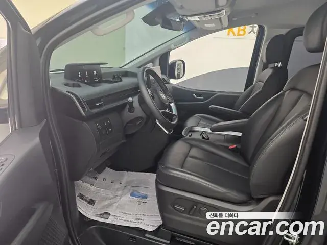Hyundai Staria 2024 — Photo 7/16