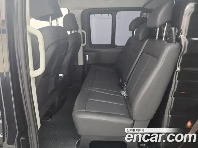 Hyundai Staria 2024 — Photo 8/16