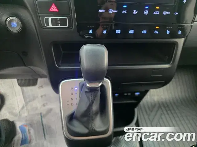 Hyundai Staria 2024 — Photo 12/16