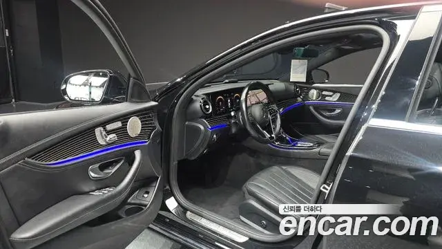 Mercedes-Benz E-Class 2021 — Фото 10/20