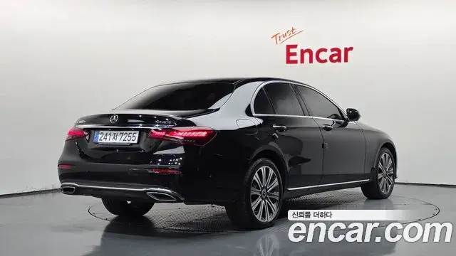 Mercedes-Benz E-Class 2023 — Фото 2/20