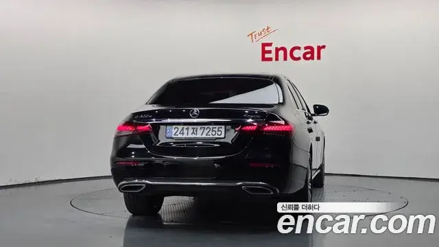 Mercedes-Benz E-Class 2023 — Фото 4/20
