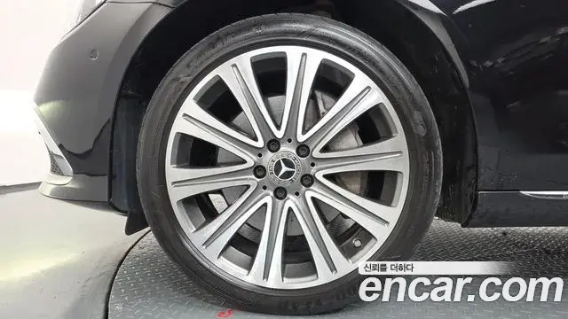 Mercedes-Benz E-Class 2023 — Фото 5/20