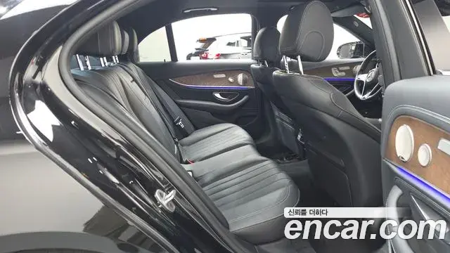Mercedes-Benz E-Class 2023 — Фото 11/20