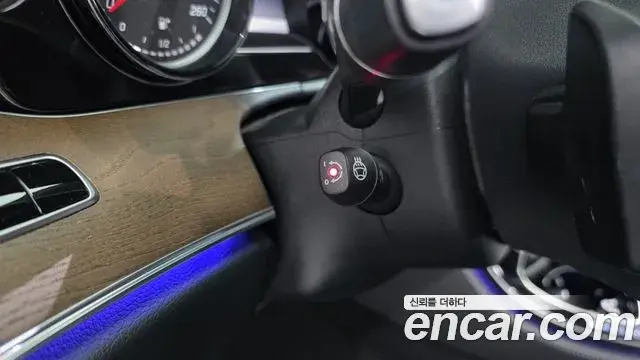Mercedes-Benz E-Class 2019 — Фото 18/20