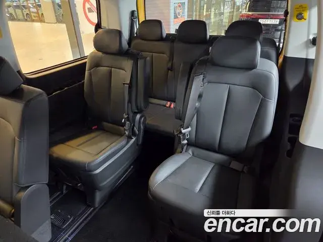 Hyundai Staria 2025 — Photo 8/20