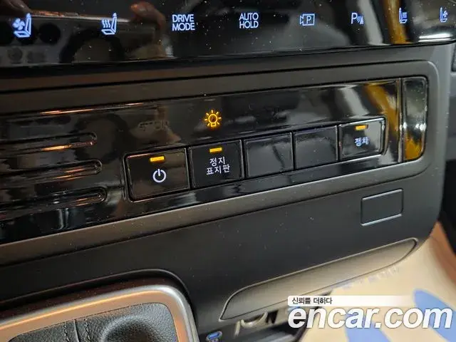 Hyundai Staria 2025 — Photo 18/20