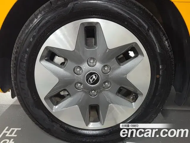 Hyundai Staria 2025 — Photo 19/20