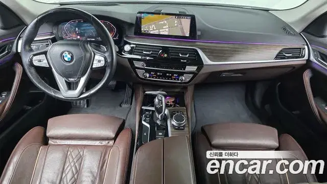 BMW 5 Series 2019 — Фото 10/20