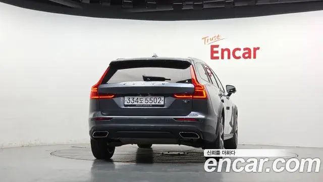 Volvo V60 Cross Country 2019 — Şəkil 11/35