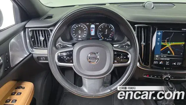 Volvo V60 Cross Country 2019 — Şəkil 2/35