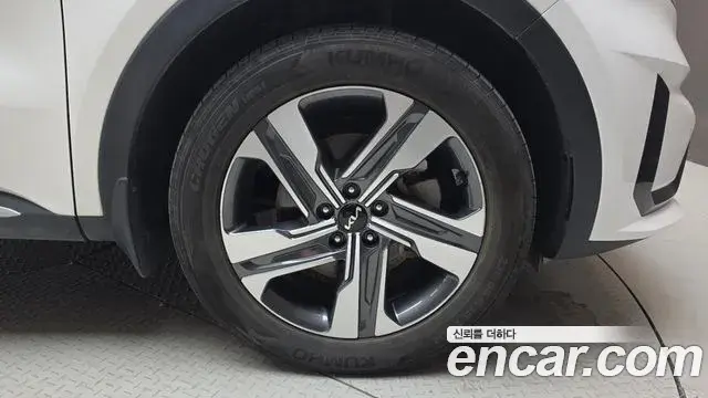 Kia Sorento 2023 — ფოტო 25/38